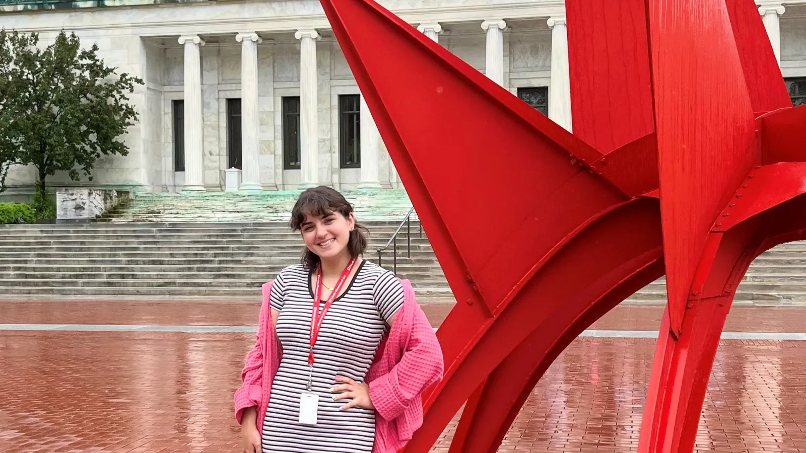 Student in front of the Toledo Museum of Art