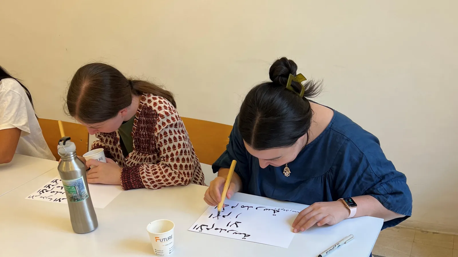At Sijal, Dareen completed a course on the history and practice of Islamic art and calligraphy.