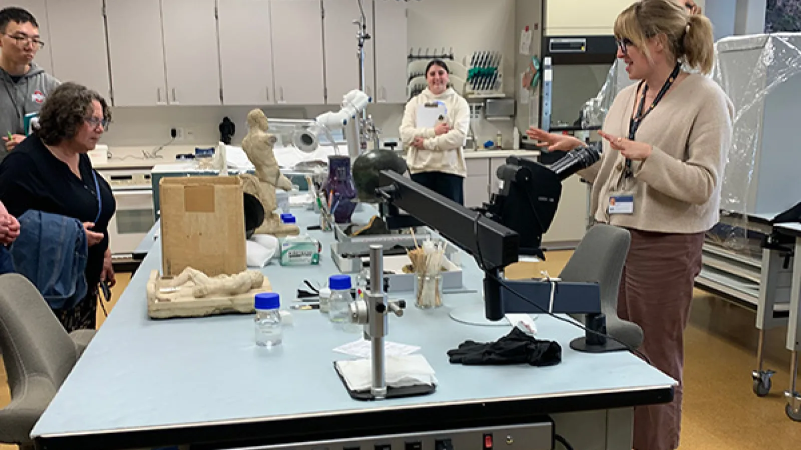Students in the conservation lab. 