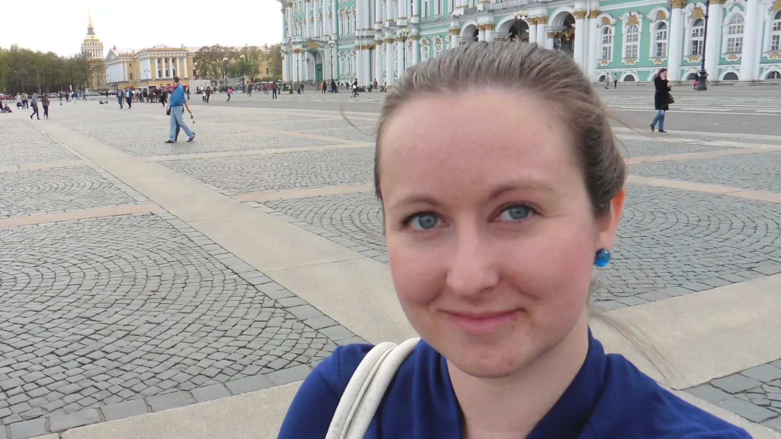 Rebecca Howard standing in front of a teal building in Italy