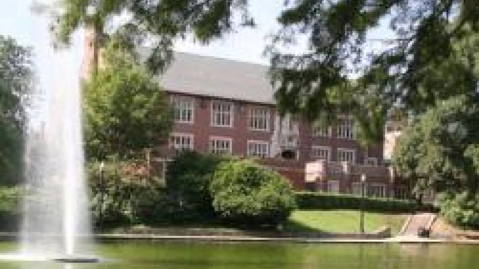 pomernene hall by mirror lake